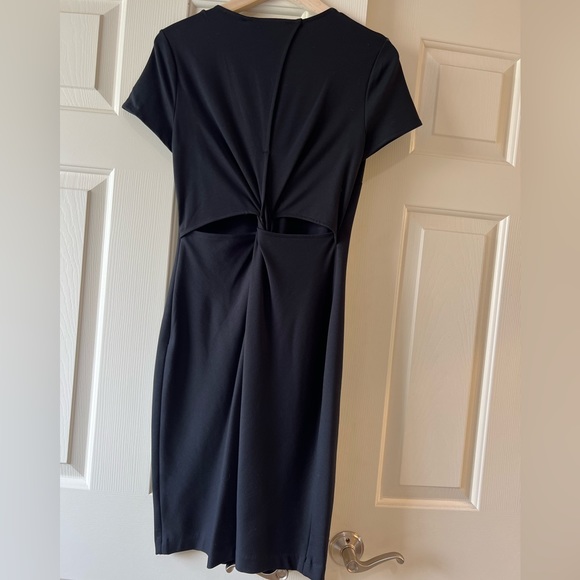 NWT Banana Republic stretch knit little black dress with twist opening Size 4 - Picture 3 of 4